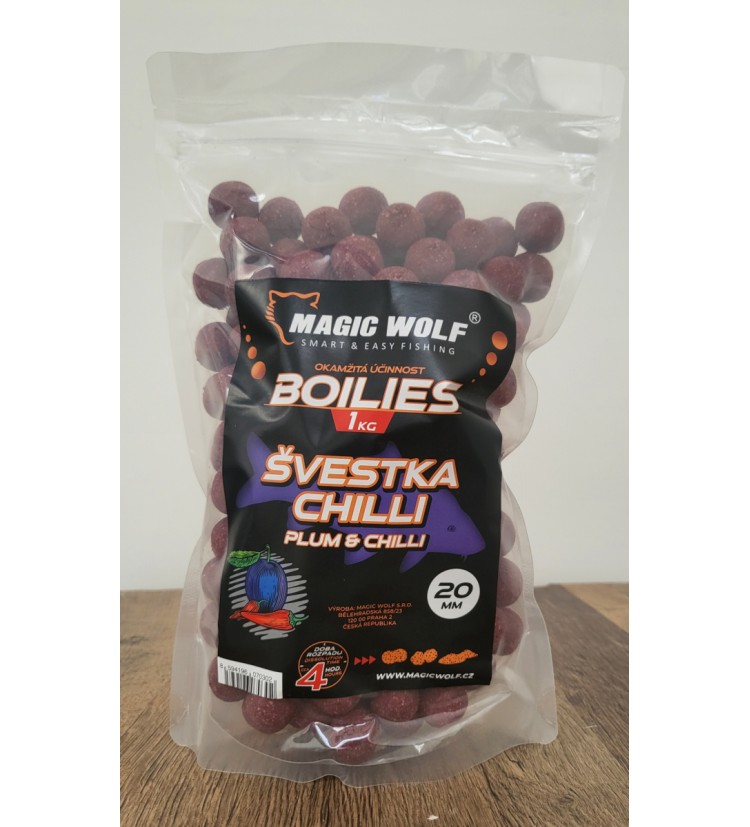 MAGIC WOLF BOILIES 1KG 20MM Chilli Švestka